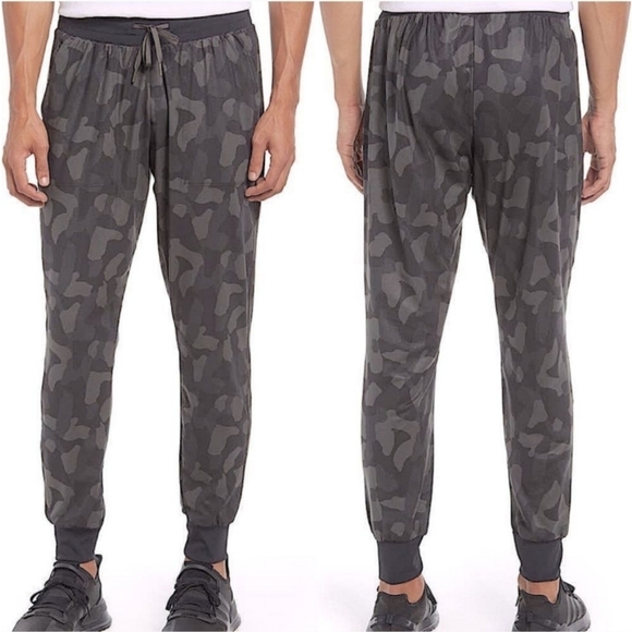 Men's Zella Live In Pocket Joggers in Black Camo Size - Small - Picture 1 of 16